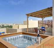 Phương tiện giải trí 2 Gozo PH w Private Rooftop Jacuzzi Terrace Views