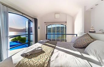 Phòng ngủ 4 The White Collection - Villa Sun