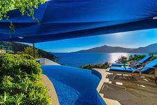 Hồ bơi The White Collection - Villa Sun