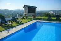 Swimming Pool Casa Das Caneiroas Lovely 2-bed House in Amarante