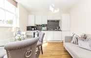 Common Space 4 Modern Two Bedroom Apartment in Hammersmith -205a