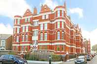 Exterior Modern Two Bedroom Apartment in Hammersmith -205a