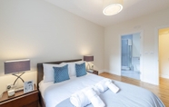 Phòng ngủ 4 Modern Three Bedroom Apartment in Hammersmith