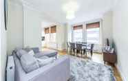 Common Space 3 Bright 3 Bedroom Apartment in Hammersmith