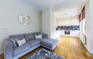 Common Space 6 Bright 3 Bedroom Apartment in Hammersmith