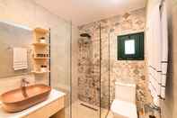 In-room Bathroom Istron Homes
