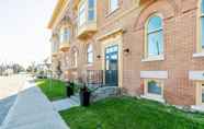 Exterior 2 Rideau 2Br Signature Apartment Free Parking