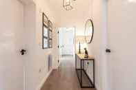 Lobi NEW Sleek & Stylish 2BD Flat - Heart of Haworth