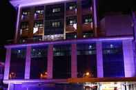 Swimming Pool Zip By Spree Hotels Mangala Towers