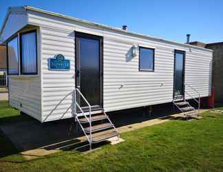 Bangunan 2 Lovely 2-bed Caravan in Walton on the Naze