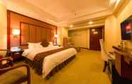 Kamar Tidur 3 Jinguan Holiday Hotel