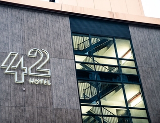 Bên ngoài 2 42 Hotel