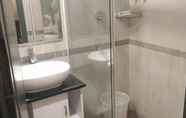 In-room Bathroom 5 Zip By Spree Hotels Surabi International