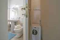 Toilet Kamar Nido Belvedere Lake View