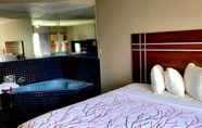 Bedroom 4 Rancho San Diego Inn & Suites