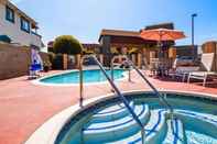 Kolam Renang Rancho San Diego Inn & Suites