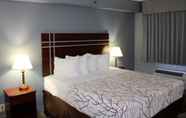Bedroom 6 Rancho San Diego Inn & Suites