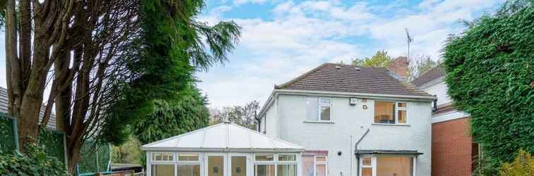 Exterior Spacious House With Garage and Garden South of Birmingham Centre