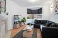 Common Space Stylish Three Bedroom House With Garden in Birmingham Suburb