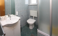 In-room Bathroom 5 Dragan - Close to the sea & Center - A4