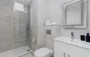 In-room Bathroom 5 Elegant Central Private Parking Leisure Contractor