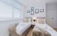 Bedroom 2 Elegant Central Private Parking Leisure Contractor