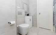 In-room Bathroom 6 Elegant Central Private Parking Leisure Contractor