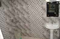 In-room Bathroom Goroomgo Ansari House Bodhgaya