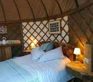 Kamar Tidur 7 Cosy and Inviting Waterside Luxury Yurt