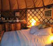 Kamar Tidur 2 Cosy and Inviting Waterside Luxury Yurt
