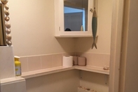 In-room Bathroom Homely 2-bed Apartment in Combe Martin