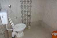 ห้องน้ำภายในห้อง Goroomgo Vasu Jabalpur