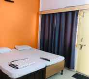 Kamar Tidur 6 Goroomgo Vasu Jabalpur