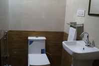 ห้องน้ำภายในห้อง Goroomgo K & K Jabalpur
