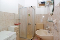 In-room Bathroom Velo - 10 m From sea - A2 Ana