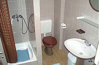 In-room Bathroom Mari - 40 m From sea - A1