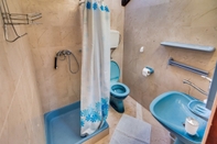 In-room Bathroom Land - 100m From the sea - A1