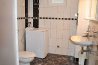 In-room Bathroom Bepa - 200 m From Sandy Beach - A1