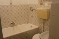 Toilet Kamar Nikola - Afordable & Close to Center - A1