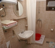 In-room Bathroom 3 Niko - 50 m From Pebble Beach - A4