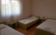 Bedroom 2 Jope - 60 m From Beach - A7