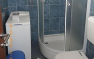 In-room Bathroom 3 Mir - Perfect Location & Cosy - A2