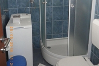 In-room Bathroom Mir - Perfect Location & Cosy - A2