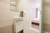 Toilet Kamar Antonia - 270m to sea - SA3 Gold