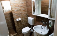 In-room Bathroom 3 Novis - Close to the sea - A5 Tina