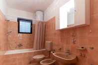 In-room Bathroom Villa Petar 1 - 10m From sea - H