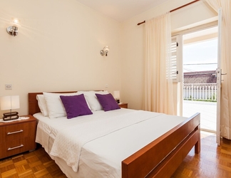 Bedroom 2 Dado - Terrace With sea View - A1