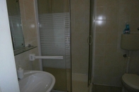 In-room Bathroom Dobri - 500 m From Beach - A2