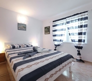 Kamar Tidur 7 Djurdja - 20 m From Beach - A1 Lucija