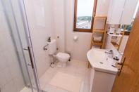 In-room Bathroom Mima - 150 m From the Beach - A3